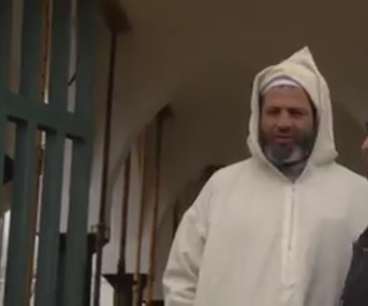 فضيحة مدوية تهّز الأمن الإسباني بعد إقتحام منزل "خاي ميمون" عن طريق الخطأ بمليلية المحتلة فضيحة مدوية تهّز الأمن الإسباني بعد إقتحام منزل "خاي ميمون" عن طريق الخطأ بمليلية المحتلة