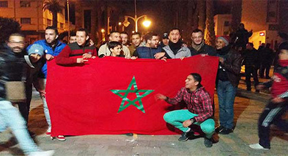 أجواء احتفائية صاخبة وسط الناظور احتفالا بفوز المنتخب المغربي وتأهله إلى دور ربع الكان أجواء احتفائية صاخبة وسط الناظور احتفالا بفوز المنتخب المغربي وتأهله إلى دور ربع الكان