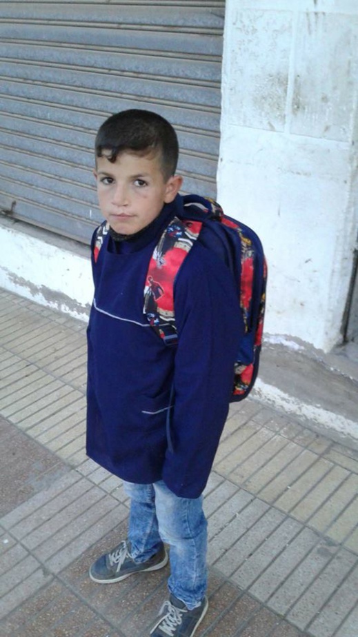 شاهدوا الصورة.. المهاجر الريفي بالدنمارك يفي بوعده تجاه الطفل الذي ظهر يسقي المشاركين في جنازة فكري شاهدوا الصورة.. المهاجر الريفي بالدنمارك يفي بوعده تجاه الطفل الذي ظهر يسقي المشاركين في جنازة فكري