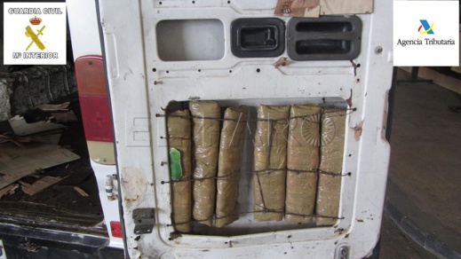 إعتقال شخص كان بصدد تهريب كمية مهمة من المخدرات من ميناء مليلية الى الجنوب الاسباني إعتقال شخص كان بصدد تهريب كمية مهمة من المخدرات من ميناء مليلية الى الجنوب الاسباني