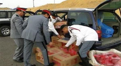 الدرك الملكي يوقفون حافلة لنقل المسافرين قادمة من الناظور محملة بكمية مهمة من السلع المهربة 