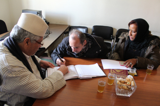 مواطن إسباني يعتنق الإسلام وينطق بالشهادتين بمقر المجلس العلمي بالناظور مواطن إسباني يعتنق الإسلام وينطق بالشهادتين بمقر المجلس العلمي بالناظور