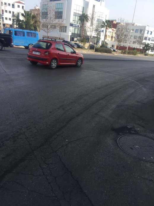 حفر تعيق سلاسة حركة المرور بشوارع مدينة الناظور والجهات المعنية ترى ولا تتحرك حفر تعيق سلاسة حركة المرور بشوارع مدينة الناظور والجهات المعنية ترى ولا تتحرك