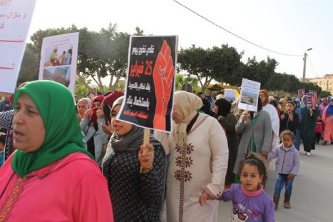 ساكنة زايو تُلبّي نداء 25 فبراير وتنزل إلى الشارع ضمن مسيرة ضخمة شارك فيها نحو ألفين محتج