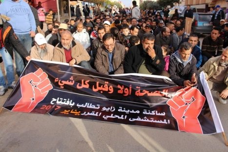 ساكنة زايو تُلبّي نداء 25 فبراير وتنزل إلى الشارع ضمن مسيرة ضخمة شارك فيها نحو ألفين محتج