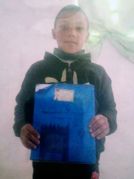 طفل ذو 7 سنوات خرج من منزل أسرته بحي "ترقاع" ولم يظهر له أُثر منذ أسبوع بحاله طفل ذو 7 سنوات خرج من منزل أسرته بحي "ترقاع" ولم يظهر له أُثر منذ أسبوع بحاله