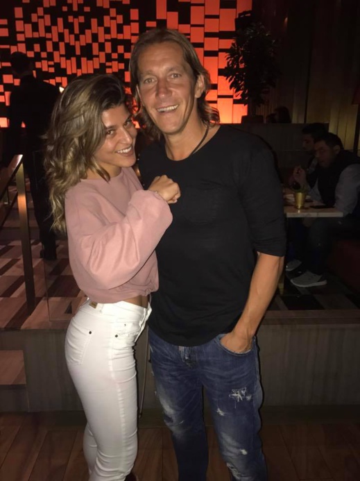 بعد رونالدو وغوتي.. الريفية آمال صابر تظهر مع نجم آخر من ريال مدريد بعد رونالدو وغوتي.. الريفية آمال صابر تظهر مع نجم آخر من ريال مدريد