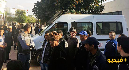 بعد إجلائهم من الأرصفة والساحات العمومية.. الفرّاشة يحتجون ويطالبون بإيجاد حلول بديلة لقضيتهم بعد إجلائهم من الأرصفة والساحات العمومية.. الفرّاشة يحتجون ويطالبون بإيجاد حلول بديلة لقضيتهم