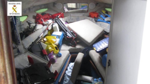 اعتقال جزائريين وقاصر مغربي متلبسين بسرقة يخوت ترفيهية راسية بإحدى شواطئ مدينة مليلية المحتلة اعتقال جزائريين وقاصر مغربي متلبسين بسرقة يخوت ترفيهية راسية بإحدى شواطئ مدينة مليلية المحتلة