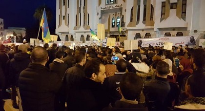 الوكيل العام يقرر وضع 15 شخصا رهن الاعتقال بسجن الحسيمة في انتظار عرضهم غدا ووضع قاصر تحت الحراسة الوكيل العام يقرر وضع 15 شخصا رهن الاعتقال بسجن الحسيمة في انتظار عرضهم غدا ووضع قاصر تحت الحراسة