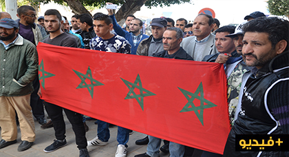 منضوون تحت لواء جمعية العهد للتجار المتنقلين ينظمون وقفة احتجاجية أمام مقر عمالة الناظور وهذه مطالبهم منضوون تحت لواء جمعية العهد للتجار المتنقلين ينظمون وقفة احتجاجية أمام مقر عمالة الناظور وهذه مطالبهم