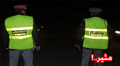 حواجز وهمية لأبتزاز سائقي الحافلات المحملة بالسلع المهربة تطيح ب3 دركيين حواجز وهمية لأبتزاز سائقي الحافلات المحملة بالسلع المهربة تطيح ب3 دركيين
