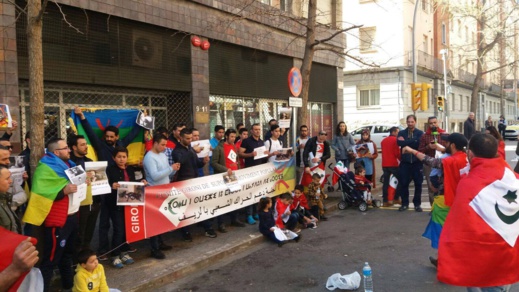 نشطاء لجنة دعم الحراك الشعبي يخوضون وقفة تضامنية أمام قنصلية المغرب بخيرونا نشطاء لجنة دعم الحراك الشعبي يخوضون وقفة تضامنية أمام قنصلية المغرب بخيرونا