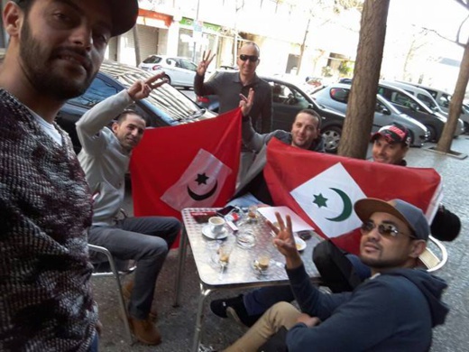 نشطاء لجنة دعم الحراك الشعبي يخوضون وقفة تضامنية أمام قنصلية المغرب بخيرونا نشطاء لجنة دعم الحراك الشعبي يخوضون وقفة تضامنية أمام قنصلية المغرب بخيرونا