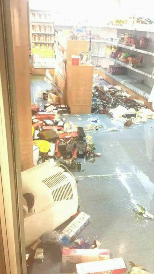 صور تكشف حالة هلع المسافرين وحجم الخسائر داخل الباخرة التي صارعت تقاذف الأمواج في عرض بحر مليلية