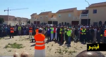 مقتل مغربي من طرف شرطة اسبانيا يخرج الجالية للاحتجاج وغضب عارم على السفارة المغربية مقتل مغربي من طرف شرطة اسبانيا يخرج الجالية للاحتجاج وغضب عارم على السفارة المغربية