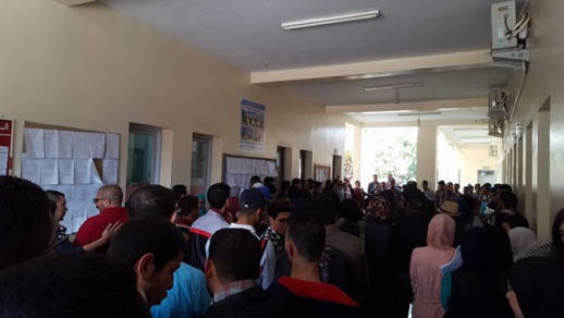 بسبب معاناتهم مع الاكتضاض.. طلبة العروي يعتصمون بمقر البلدية للمطالبة بتوفير حافلة إضافية للنقل الخاص بسبب معاناتهم مع الاكتضاض.. طلبة العروي يعتصمون بمقر البلدية للمطالبة بتوفير حافلة إضافية للنقل الخاص