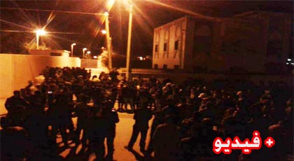 لص نشال يخطف حقيبة يدوية لسيدة بمدينة إمزورن ويفر الى داخل ثكنة القوات المساعدة لص نشال يخطف حقيبة يدوية لسيدة بمدينة إمزورن ويفر الى داخل ثكنة القوات المساعدة