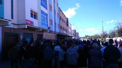 عشرات شباب أركمان يحتشدون ضمن اعتصام قاده "الخطافة" احتجاجا على منعهم من نقل المواطنين