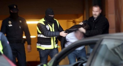 تفكيك عصابة تحتجز مهاجرين مغاربة في أوروبا بعد تهريبهم من المغرب تفكيك عصابة تحتجز مهاجرين مغاربة في أوروبا بعد تهريبهم من المغرب