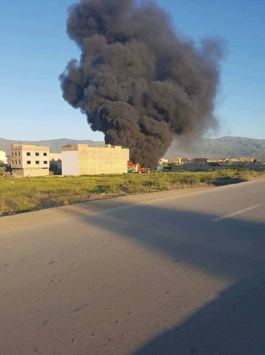 اندلاع مواجهات عنيفة بين تلامذة بني بوعياش وإمزورن وقوات الأمن وإحراق سيارة وحافلة أمنيتين اندلاع مواجهات عنيفة بين تلامذة بني بوعياش وإمزورن وقوات الأمن وإحراق سيارة وحافلة أمنيتين