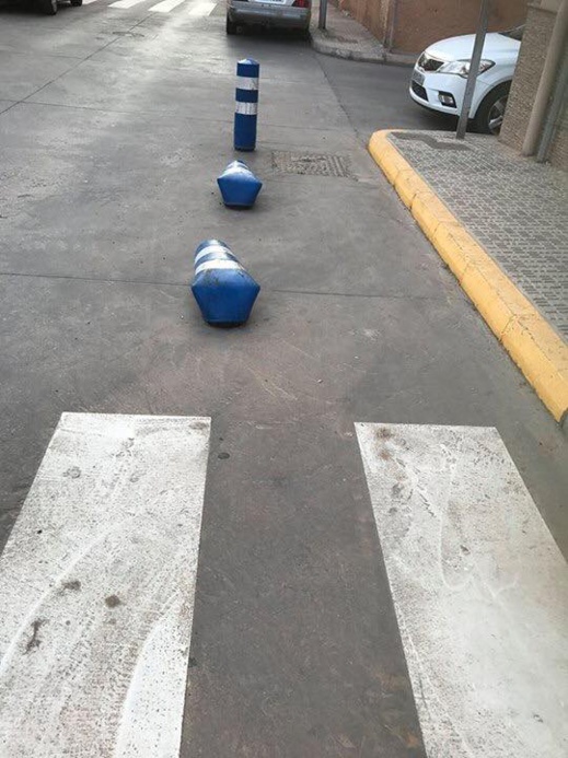 بعد حرق حاويات الأزبال .. تخريب وتكسير أزيد من 20 علامة تشوير بشوارع مدينة مليلية بعد حرق حاويات الأزبال .. تخريب وتكسير أزيد من 20 علامة تشوير بشوارع مدينة مليلية