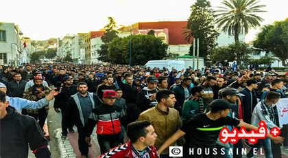 مسيرة إحتجاجية حاشدة لساكنة تماسينت تزامنا مع تواجد وزير الداخلية بمدينة الحسيمة مسيرة إحتجاجية حاشدة لساكنة تماسينت تزامنا مع تواجد وزير الداخلية بمدينة الحسيمة