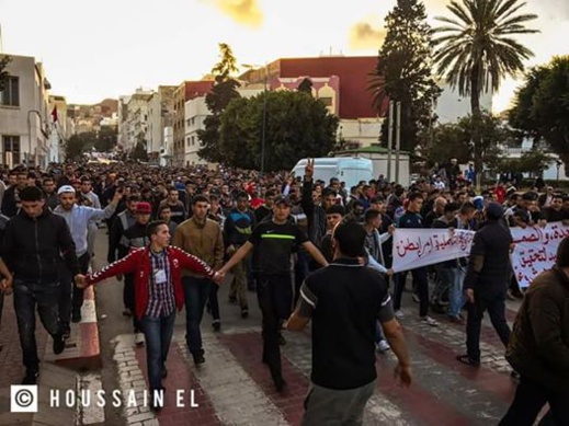 مسيرة إحتجاجية حاشدة لساكنة تماسينت تزامنا مع تواجد وزير الداخلية بمدينة الحسيمة مسيرة إحتجاجية حاشدة لساكنة تماسينت تزامنا مع تواجد وزير الداخلية بمدينة الحسيمة