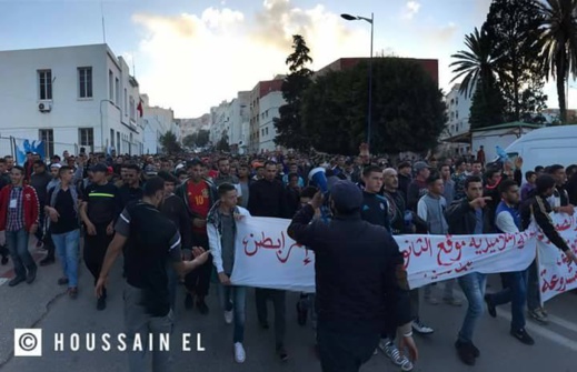 مسيرة إحتجاجية حاشدة لساكنة تماسينت تزامنا مع تواجد وزير الداخلية بمدينة الحسيمة مسيرة إحتجاجية حاشدة لساكنة تماسينت تزامنا مع تواجد وزير الداخلية بمدينة الحسيمة