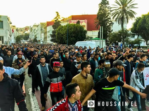 مسيرة إحتجاجية حاشدة لساكنة تماسينت تزامنا مع تواجد وزير الداخلية بمدينة الحسيمة مسيرة إحتجاجية حاشدة لساكنة تماسينت تزامنا مع تواجد وزير الداخلية بمدينة الحسيمة