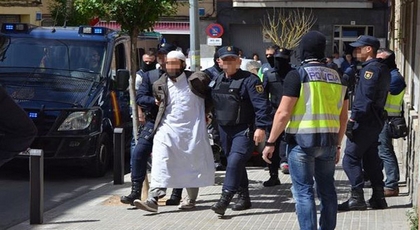 القضاء الإسباني يتجاهل المخابرات المغربية ويبرئ "ناظوري" متشدد مطلوب للبسيج القضاء الإسباني يتجاهل المخابرات المغربية ويبرئ "ناظوري" متشدد مطلوب للبسيج