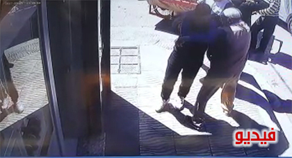 مجهولون يسطون على مبلغ كبير كان بحوزة خمسيني والشرطة القضائية بعد تحريات مكثفة ومطارة هوليودية تعتقل الجناة مجهولون يسطون على مبلغ كبير كان بحوزة خمسيني والشرطة القضائية بعد تحريات مكثفة ومطارة هوليودية تعتقل الجناة