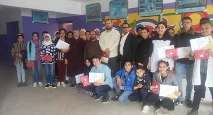 فاعلة جمعوية توضح حقيقة "استغلال" الأطفال لملء القاعة بمهرجان القصة القصيرة فاعلة جمعوية توضح حقيقة "استغلال" الأطفال لملء القاعة بمهرجان القصة القصيرة