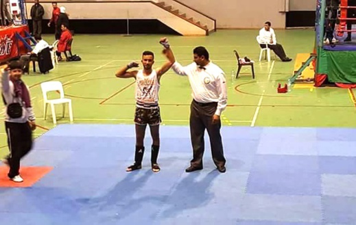 إبن العروي رحال مكرودي يحافظ على لقبه "بطل المغرب" بعد إحرازه المركز الأول في البطولة الوطنية للمواي طاي إبن العروي رحال مكرودي يحافظ على لقبه "بطل المغرب" بعد إحرازه المركز الأول في البطولة الوطنية للمواي طاي