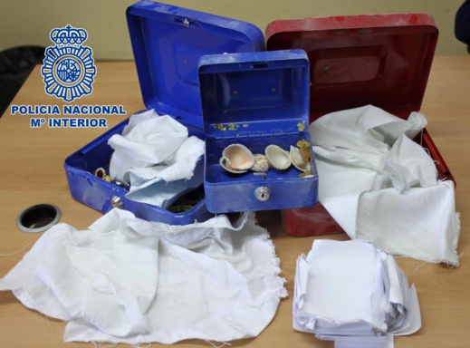 شرطة مليلية تعتقل برازيليان يدعيان معالجتهما للأمراض النفسية بعد إستحواذهما على 90 ألف يورو شرطة مليلية تعتقل برازيليان يدعيان معالجتهما للأمراض النفسية بعد إستحواذهما على 90 ألف يورو