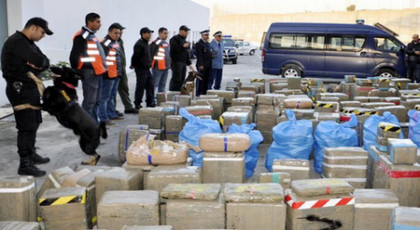 على خلفية حجز 20 طن من الحشيش.. مديرية الأمن الوطني تنفي التحقيق مع أمنيين كبار بالناظور على خلفية حجز 20 طن من الحشيش.. مديرية الأمن الوطني تنفي التحقيق مع أمنيين كبار بالناظور