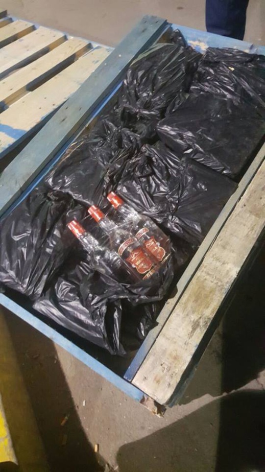 احباط عملية تهريب أكياس بلاستيكية وخمور فاخرة من مدينة مليلية المحتلة احباط عملية تهريب أكياس بلاستيكية وخمور فاخرة من مدينة مليلية المحتلة