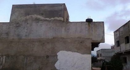 استفحال ظاهرة تعليق العجلات فوق أسطح منازل بقرية أركمان لدفع البلاء والعين استفحال ظاهرة تعليق العجلات فوق أسطح منازل بقرية أركمان لدفع البلاء والعين