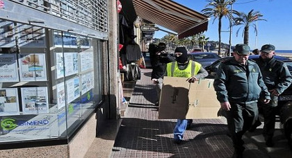 مغاربة يتورطون في شبكة لترويج المخدرات بإسبانيا مغاربة يتورطون في شبكة لترويج المخدرات بإسبانيا