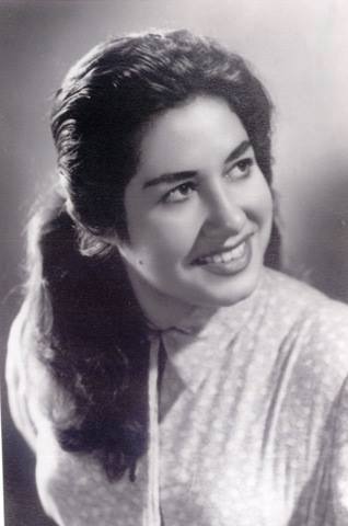 كارمن.. بائعة تذاكر بسينما أزغنغان أو قصة شابة إسبانية أجبرها العشق على العيش في الناظور فألهبت شبابه كارمن.. بائعة تذاكر بسينما أزغنغان أو قصة شابة إسبانية أجبرها العشق على العيش في الناظور فألهبت شبابه
