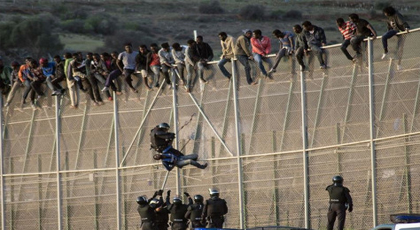 هذا هو العدد الكبير من المهاجرين الذين منعتهم الأجهزة الأمنية المغربية من دخول مليلية خلال سنة 2016 هذا هو العدد الكبير من المهاجرين الذين منعتهم الأجهزة الأمنية المغربية من دخول مليلية خلال سنة 2016