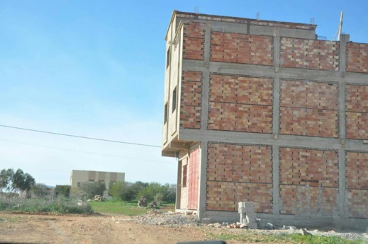 مستشار جماعي يطالب العامل بالتدخل لمنع إحداث تجزئتين سريتين يتم تشييدهما بسلوان