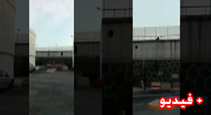 مليلية.. قاصرون يقفزون  الى ميناء مليلية "للحريك" الى الجنوب الاسباني في مشهد هوليودي