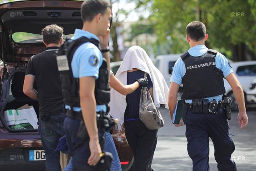 صور وفيديو.. إعتداء دموي على شرطيين اثنين برصاص مسلح بفرنسا صور وفيديو.. إعتداء دموي على شرطيين اثنين برصاص مسلح بفرنسا