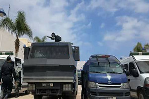 حسيميون يتساءلون عن دواعي استقدام عدد من شاحنات "قاذفات المياه الرشّاشة" إلى مدينتهم حسيميون يتساءلون عن دواعي استقدام عدد من شاحنات "قاذفات المياه الرشّاشة" إلى مدينتهم