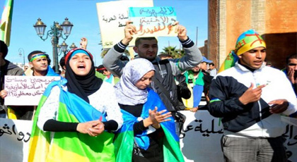 الإدريسي يوضح دلالات رفع أعلام أمازيغية وعلم 'الجمهورية" وصور الخطابي في حراك الريف الإدريسي يوضح دلالات رفع أعلام أمازيغية وعلم 'الجمهورية" وصور الخطابي في حراك الريف