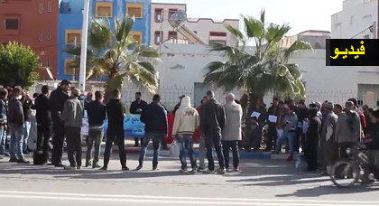 أبناء رأس الماء يخرجون إلى الشارع للتنديد بتردي القطاع الصحي والمطالبة بتحسين وضعه المزري أبناء رأس الماء يخرجون إلى الشارع للتنديد بتردي القطاع الصحي والمطالبة بتحسين وضعه المزري