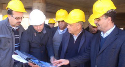 الوالي يجتمع برئيس بلدية العروي بعمالة الناظور ويأمر بتشغيل السكانير وبناء سوق جديد الوالي يجتمع برئيس بلدية العروي بعمالة الناظور ويأمر بتشغيل السكانير وبناء سوق جديد
