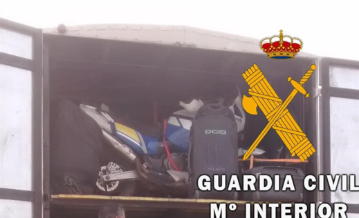 شرطة ألميريا تعثر على أربعة مهاجرين سريين داخل شاحنة محملة بدراجات السباق قادمة من بني نصار شرطة ألميريا تعثر على أربعة مهاجرين سريين داخل شاحنة محملة بدراجات السباق قادمة من بني نصار