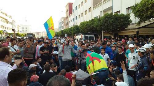 الحراك الشعبي بالعروي يسطر 55 نقطة بملفه المطلبي وهذه أهمها الحراك الشعبي بالعروي يسطر 55 نقطة بملفه المطلبي وهذه أهمها